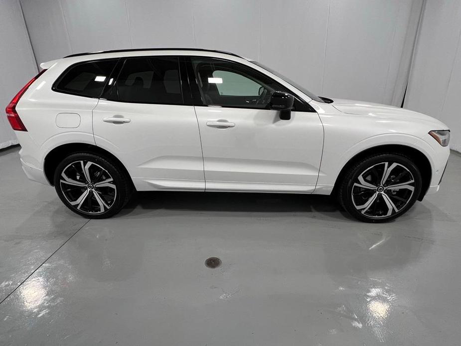 new 2025 Volvo XC60 car, priced at $61,025