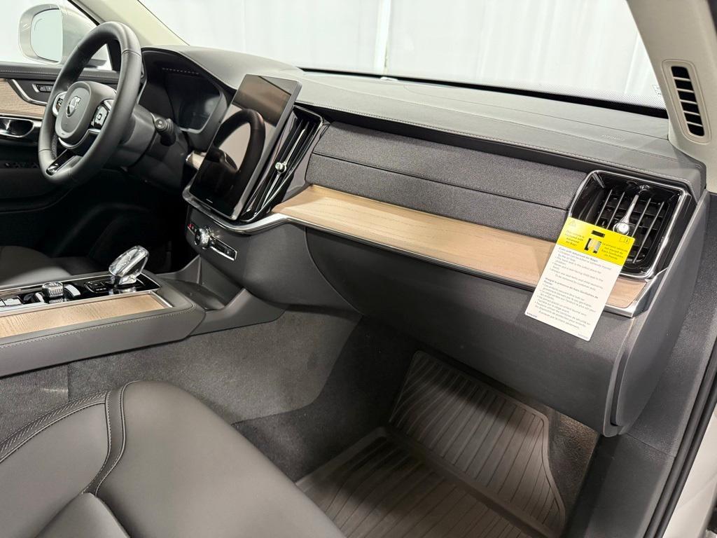 new 2025 Volvo XC90 car, priced at $69,185