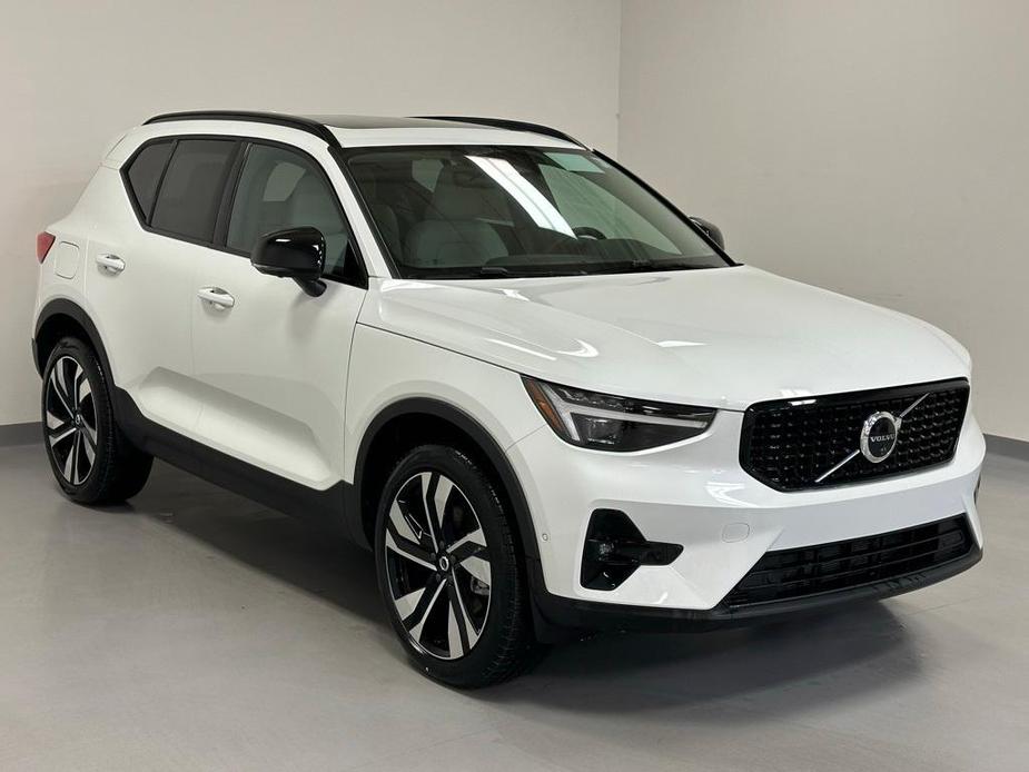 new 2024 Volvo XC40 car, priced at $52,410