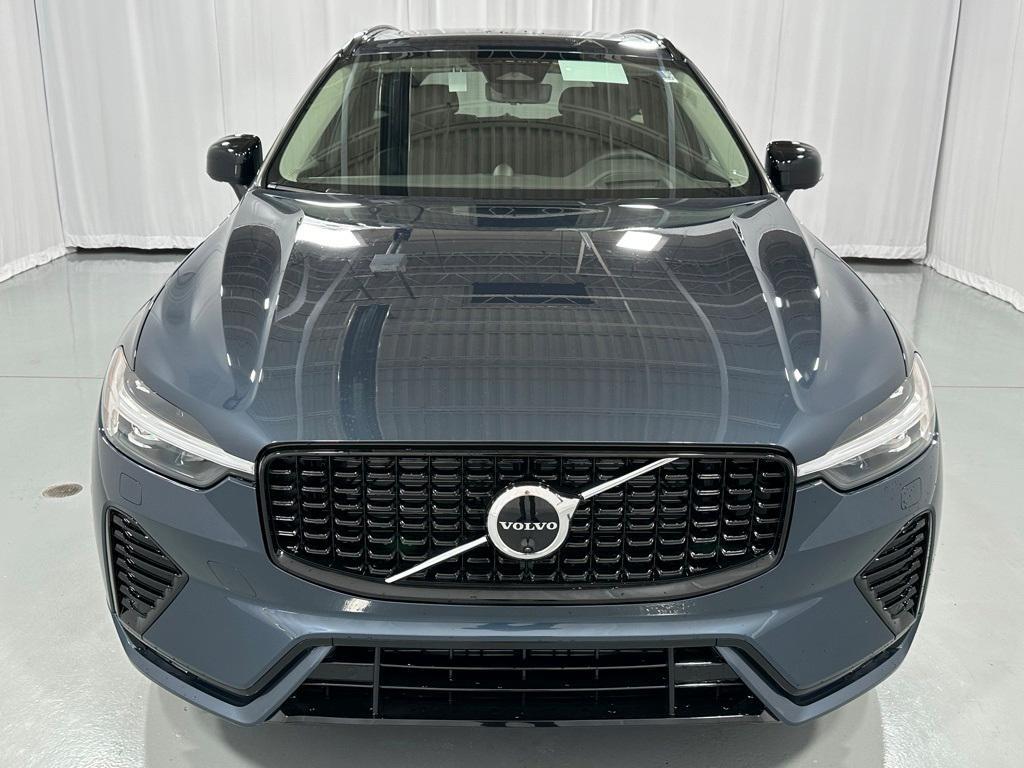 new 2025 Volvo XC60 car, priced at $67,620