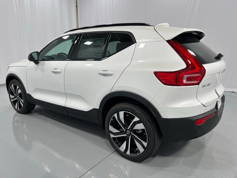 new 2025 Volvo XC40 car, priced at $49,790