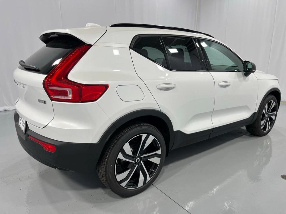 new 2025 Volvo XC40 car, priced at $49,790