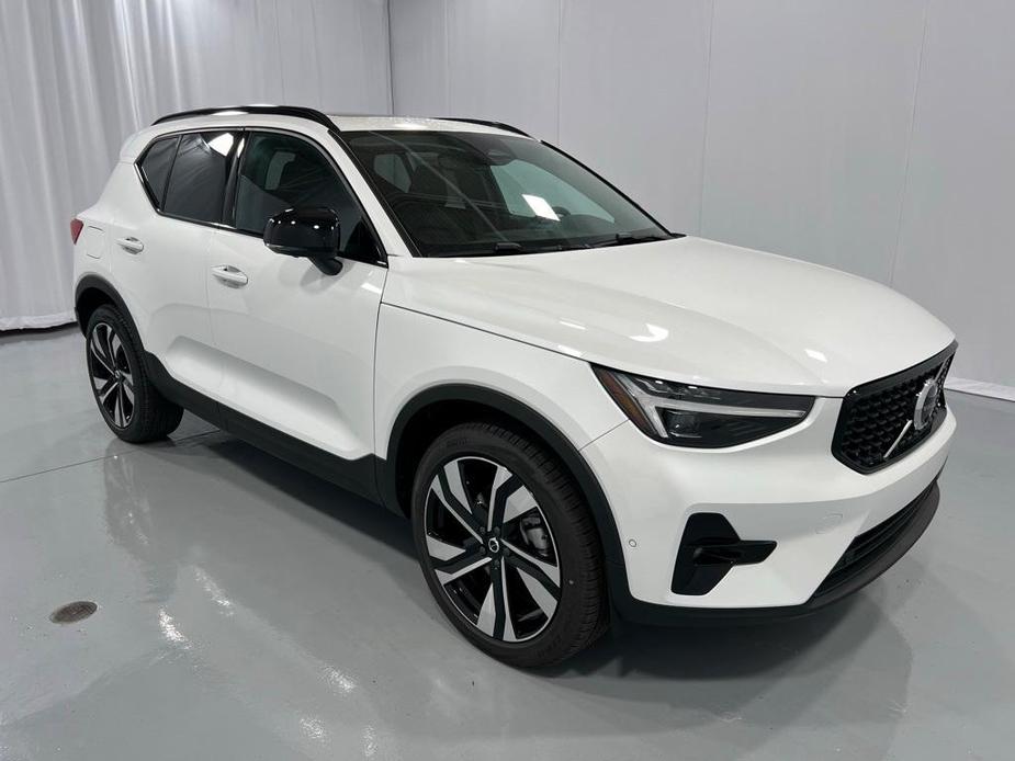 new 2025 Volvo XC40 car, priced at $49,790