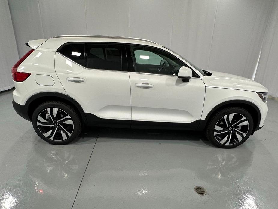 new 2025 Volvo XC40 car, priced at $52,215