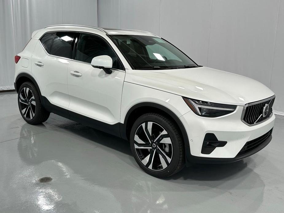 new 2025 Volvo XC40 car, priced at $52,215