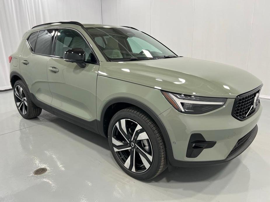 new 2025 Volvo XC40 car, priced at $49,790