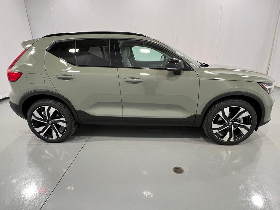 new 2025 Volvo XC40 car, priced at $49,790