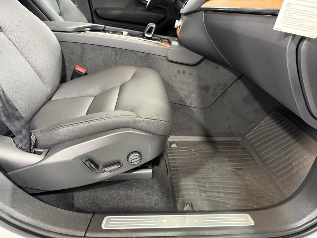 new 2025 Volvo XC90 car, priced at $55,965