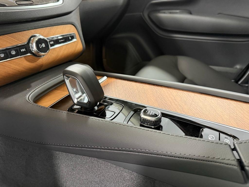 new 2025 Volvo XC90 car, priced at $55,965