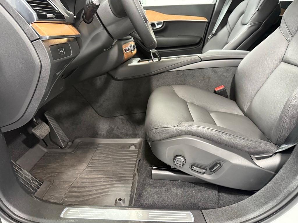 new 2025 Volvo XC90 car, priced at $55,965