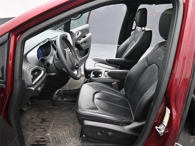 used 2023 Chrysler Pacifica car, priced at $33,555