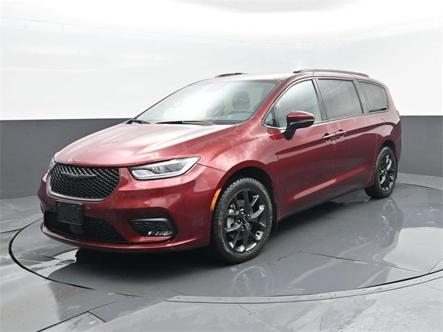 used 2023 Chrysler Pacifica car, priced at $33,555
