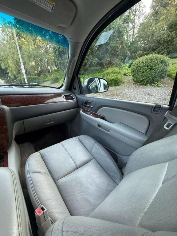 used 2007 Chevrolet Avalanche car, priced at $11,995