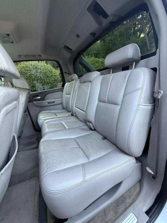 used 2007 Chevrolet Avalanche car, priced at $11,995