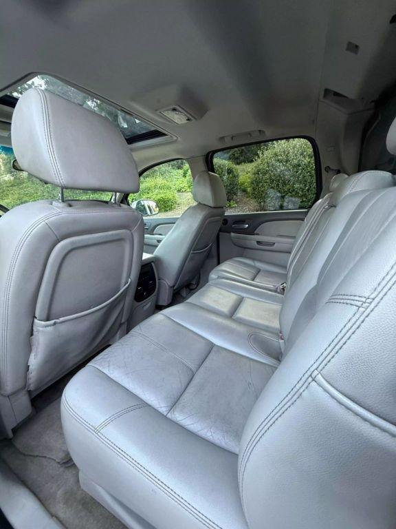 used 2007 Chevrolet Avalanche car, priced at $11,995