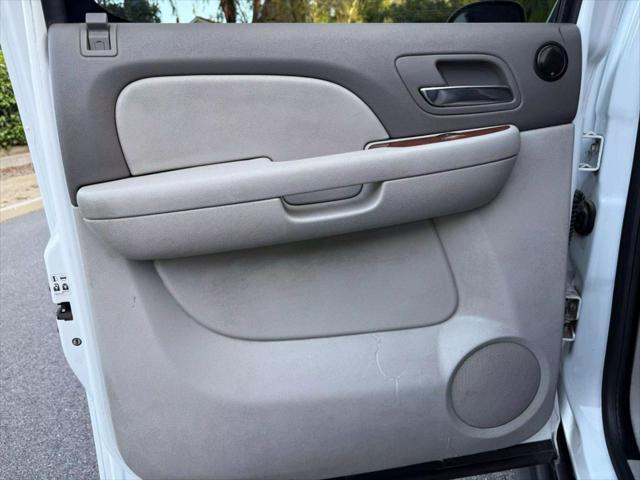 used 2007 Chevrolet Avalanche car, priced at $11,995