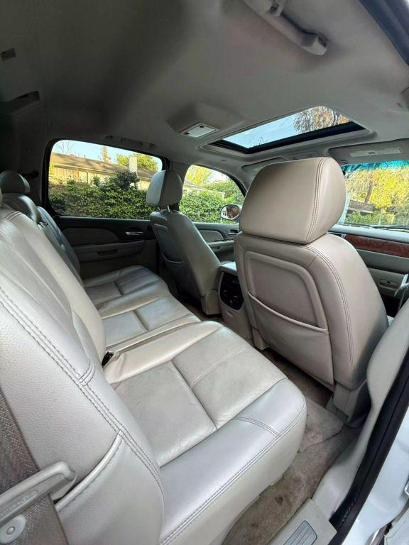 used 2007 Chevrolet Avalanche car, priced at $11,995