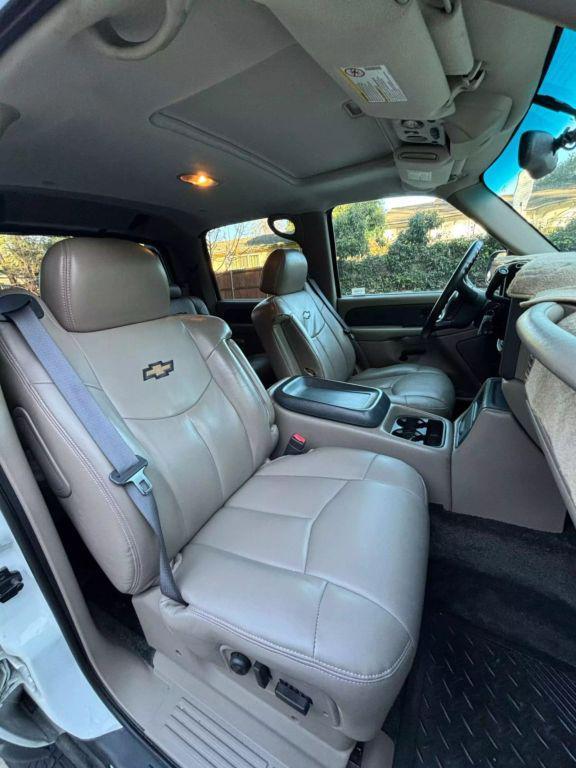 used 2002 Chevrolet Avalanche car, priced at $19,999