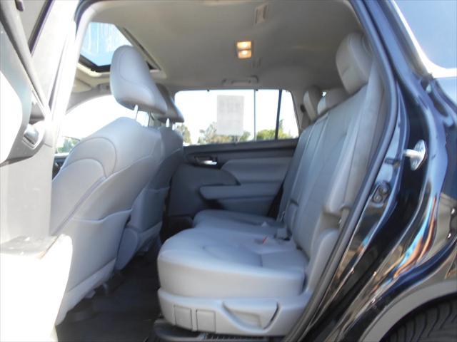 used 2021 Toyota Highlander Hybrid car, priced at $32,995