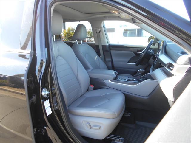 used 2021 Toyota Highlander Hybrid car, priced at $32,995