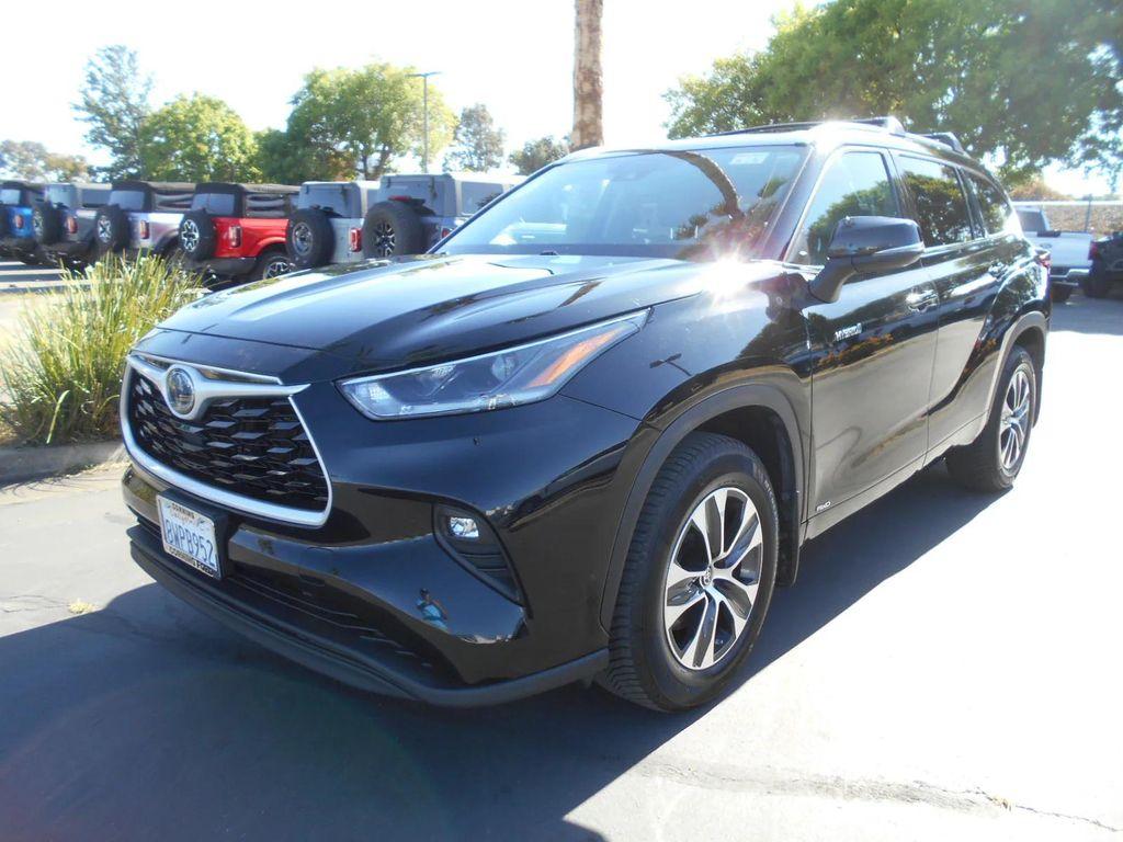 used 2021 Toyota Highlander Hybrid car, priced at $32,995