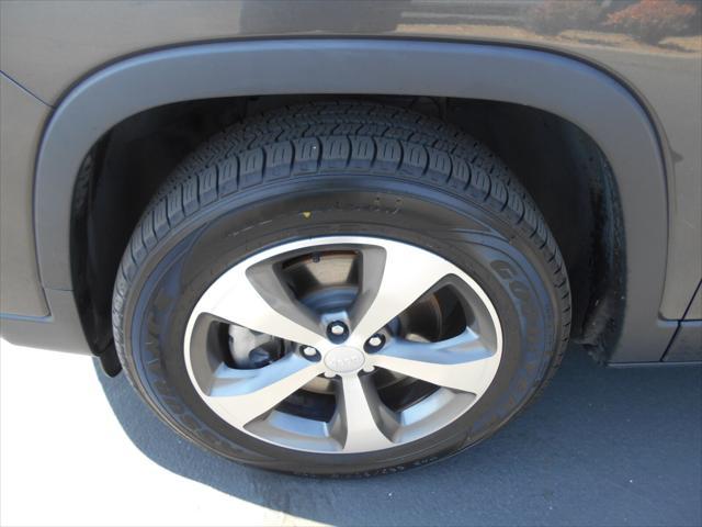 used 2020 Jeep Cherokee car, priced at $16,995