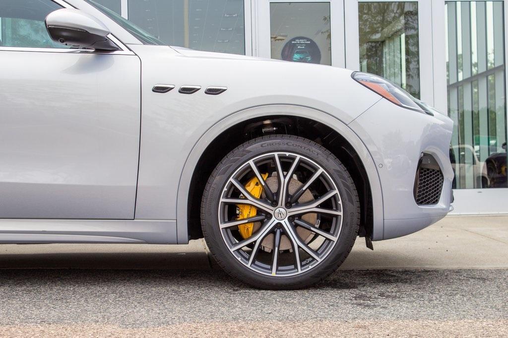 new 2025 Maserati Grecale car, priced at $96,545