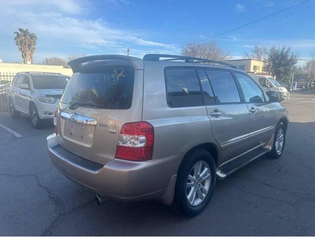 used 2006 Toyota Highlander Hybrid car, priced at $6,497