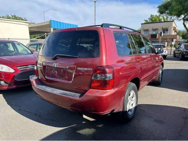 used 2004 Toyota Highlander car, priced at $5,497