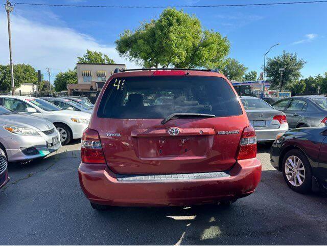 used 2004 Toyota Highlander car, priced at $5,497