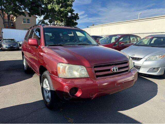 used 2004 Toyota Highlander car, priced at $5,497