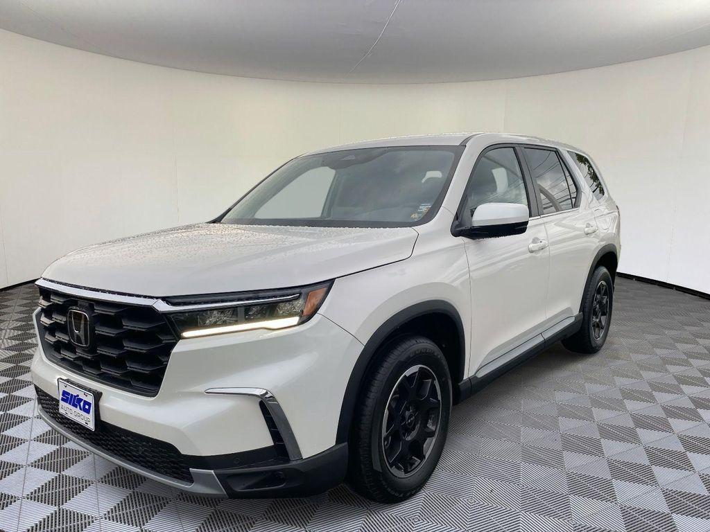 used 2025 Honda Pilot car, priced at $43,997