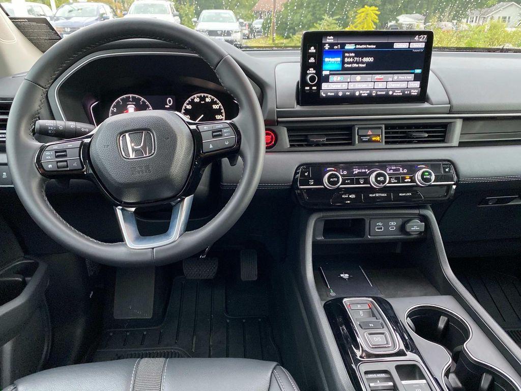 used 2025 Honda Pilot car, priced at $43,997