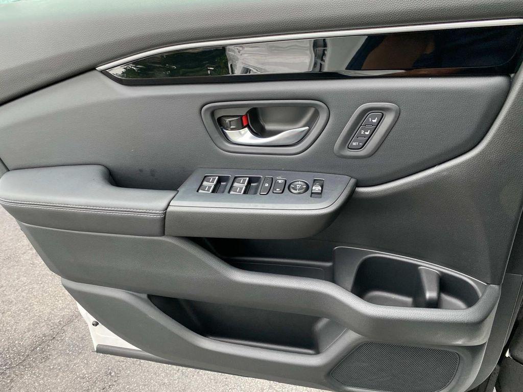 used 2025 Honda Pilot car, priced at $43,997