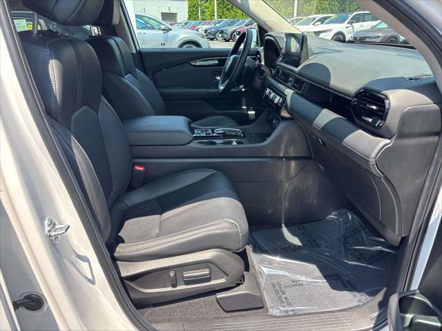 used 2025 Honda Pilot car, priced at $44,444