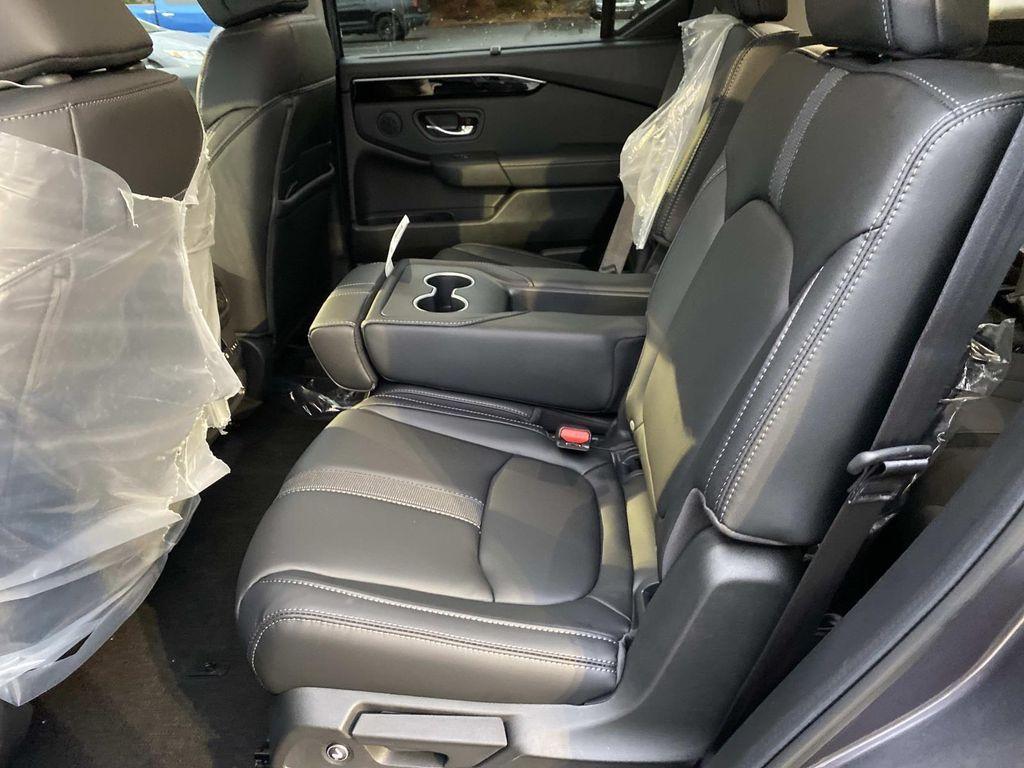 new 2025 Honda Pilot car, priced at $47,095