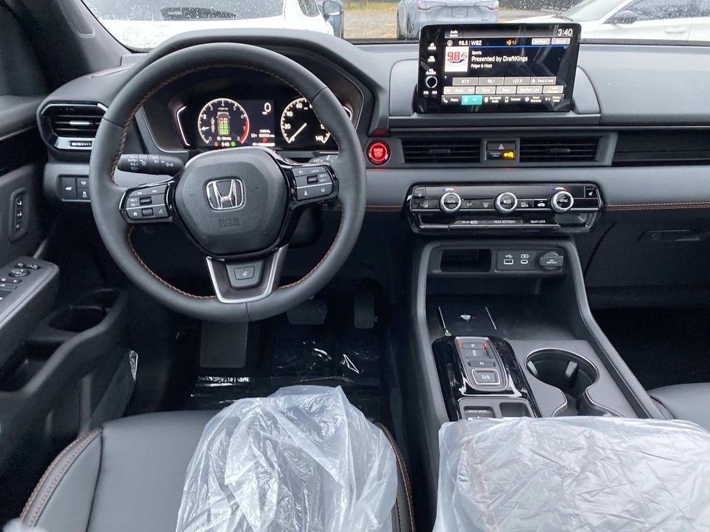 new 2025 Honda Pilot car, priced at $50,895
