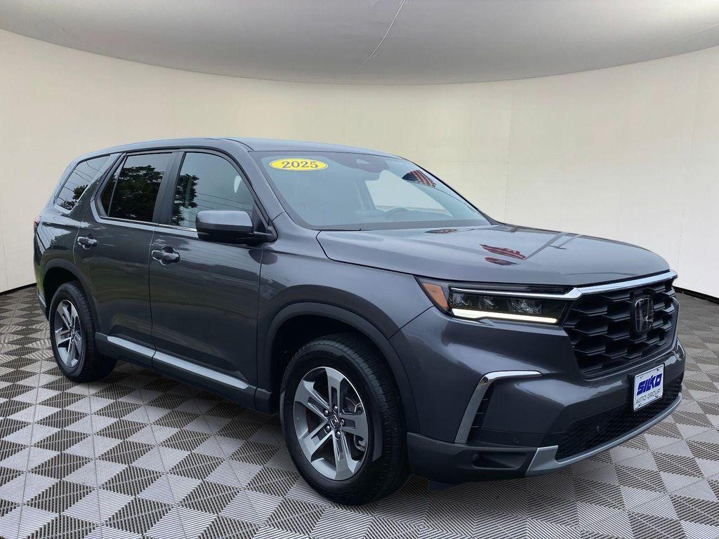 used 2025 Honda Pilot car, priced at $43,979