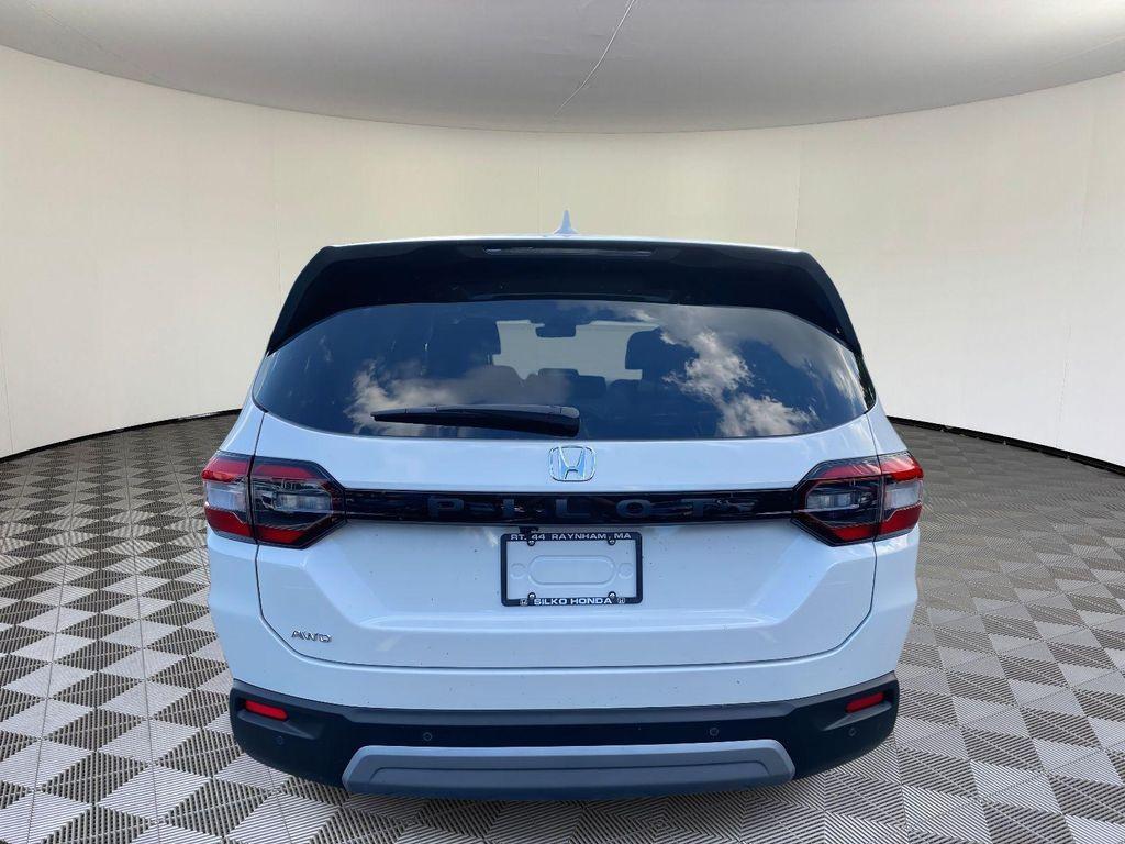 new 2025 Honda Pilot car, priced at $47,550