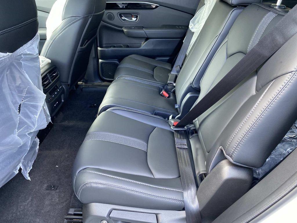 new 2025 Honda Pilot car, priced at $47,550