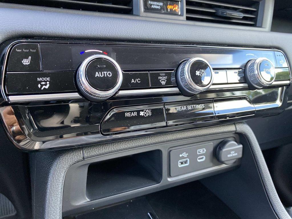new 2025 Honda Pilot car, priced at $47,550
