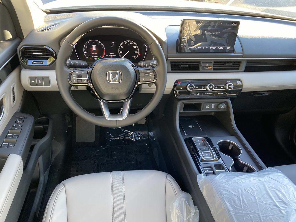 new 2025 Honda Pilot car, priced at $53,450
