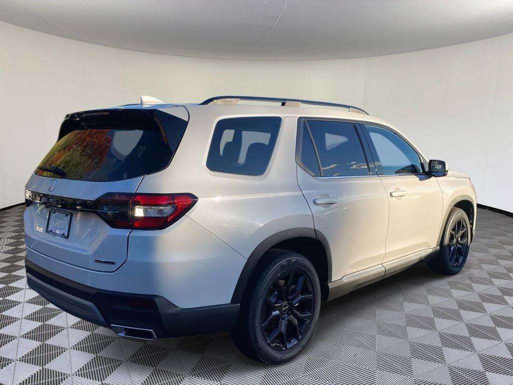 new 2025 Honda Pilot car, priced at $53,450