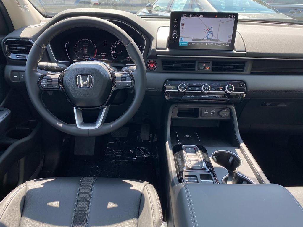 new 2025 Honda Pilot car, priced at $53,405
