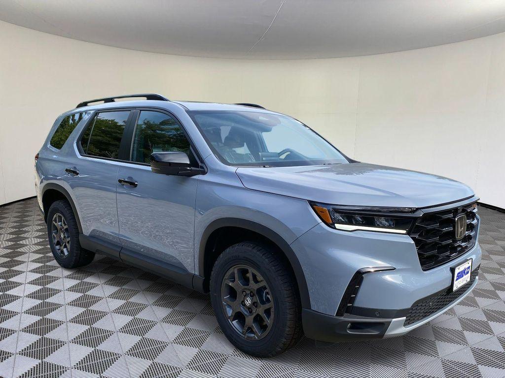 new 2025 Honda Pilot car, priced at $51,305