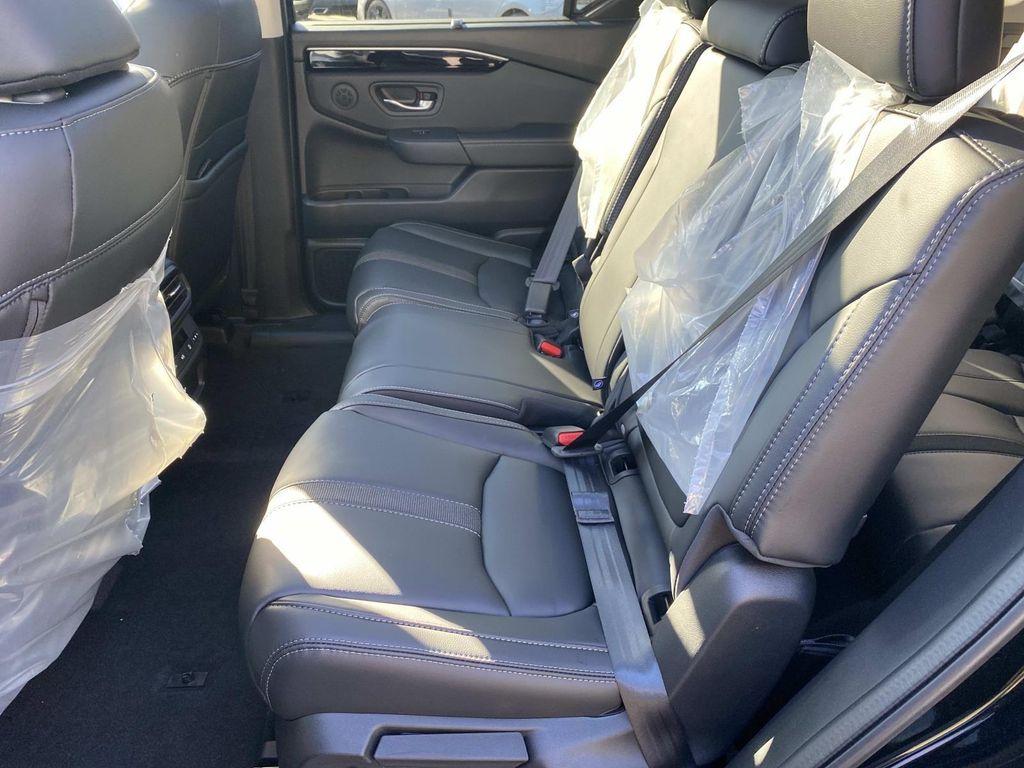 new 2025 Honda Pilot car, priced at $52,995