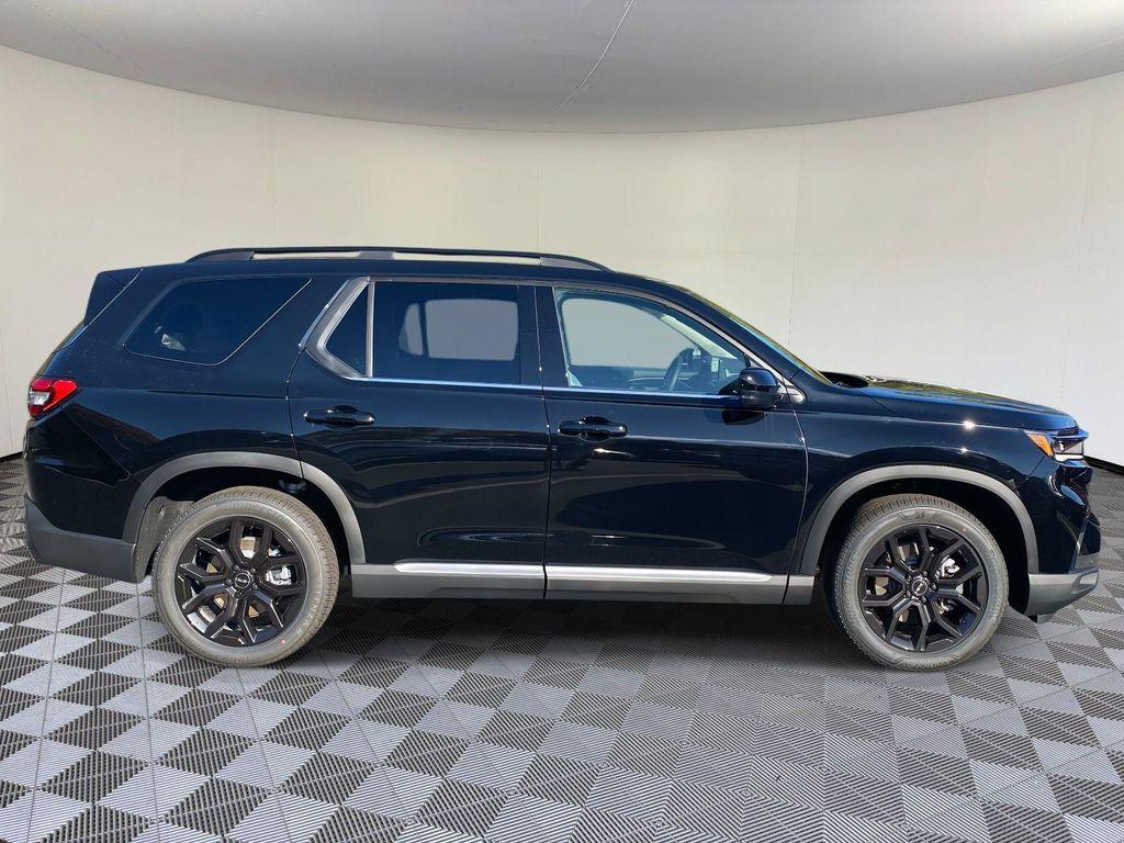 new 2025 Honda Pilot car, priced at $52,995