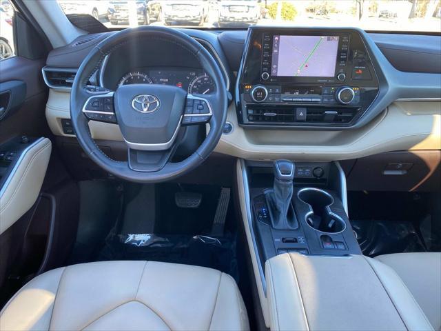 used 2022 Toyota Highlander car, priced at $30,984