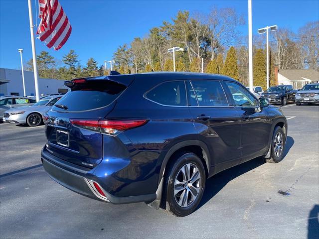 used 2022 Toyota Highlander car, priced at $30,984