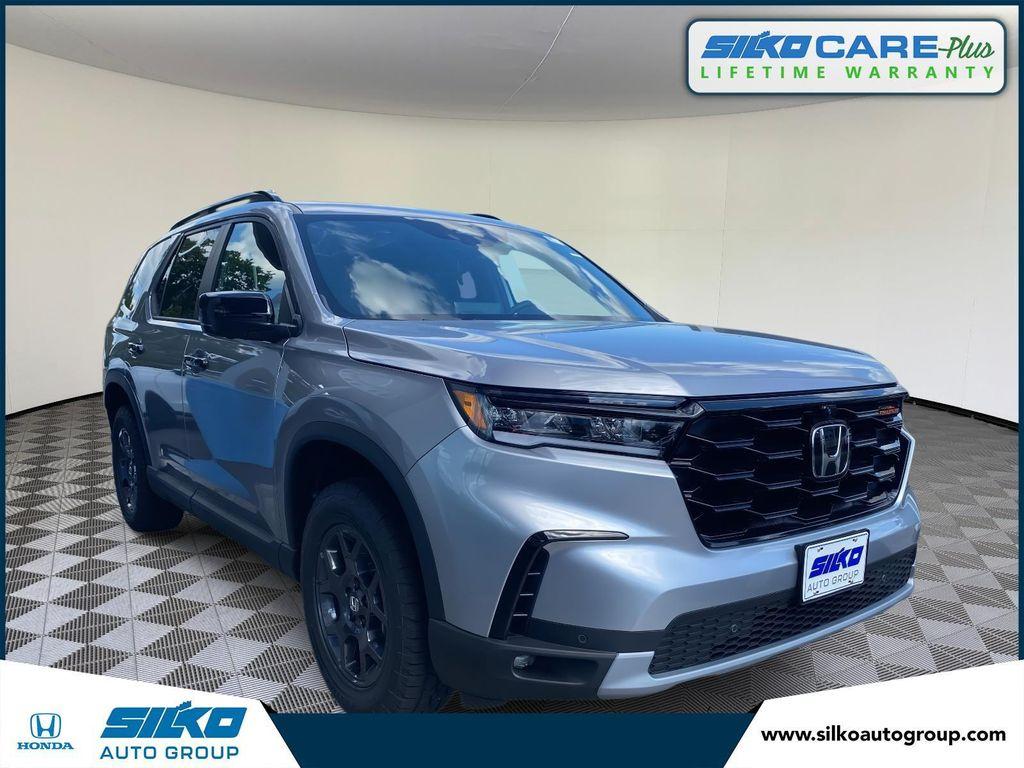 new 2025 Honda Pilot car, priced at $50,850
